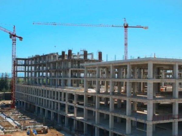 Décadas de atraso, nuevos hospitales en lista de espera