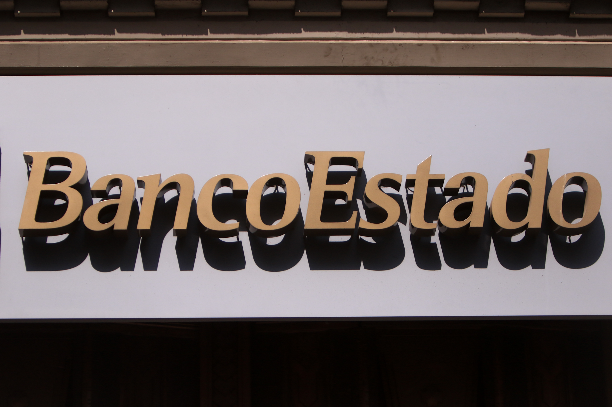 Logo BancoEstado fachada edificio corporativo