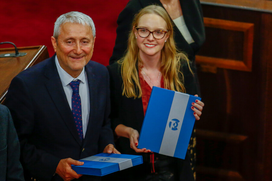 Aldo Valle y Beatriz Hevia en la ceremonia del Consejo Constitucional