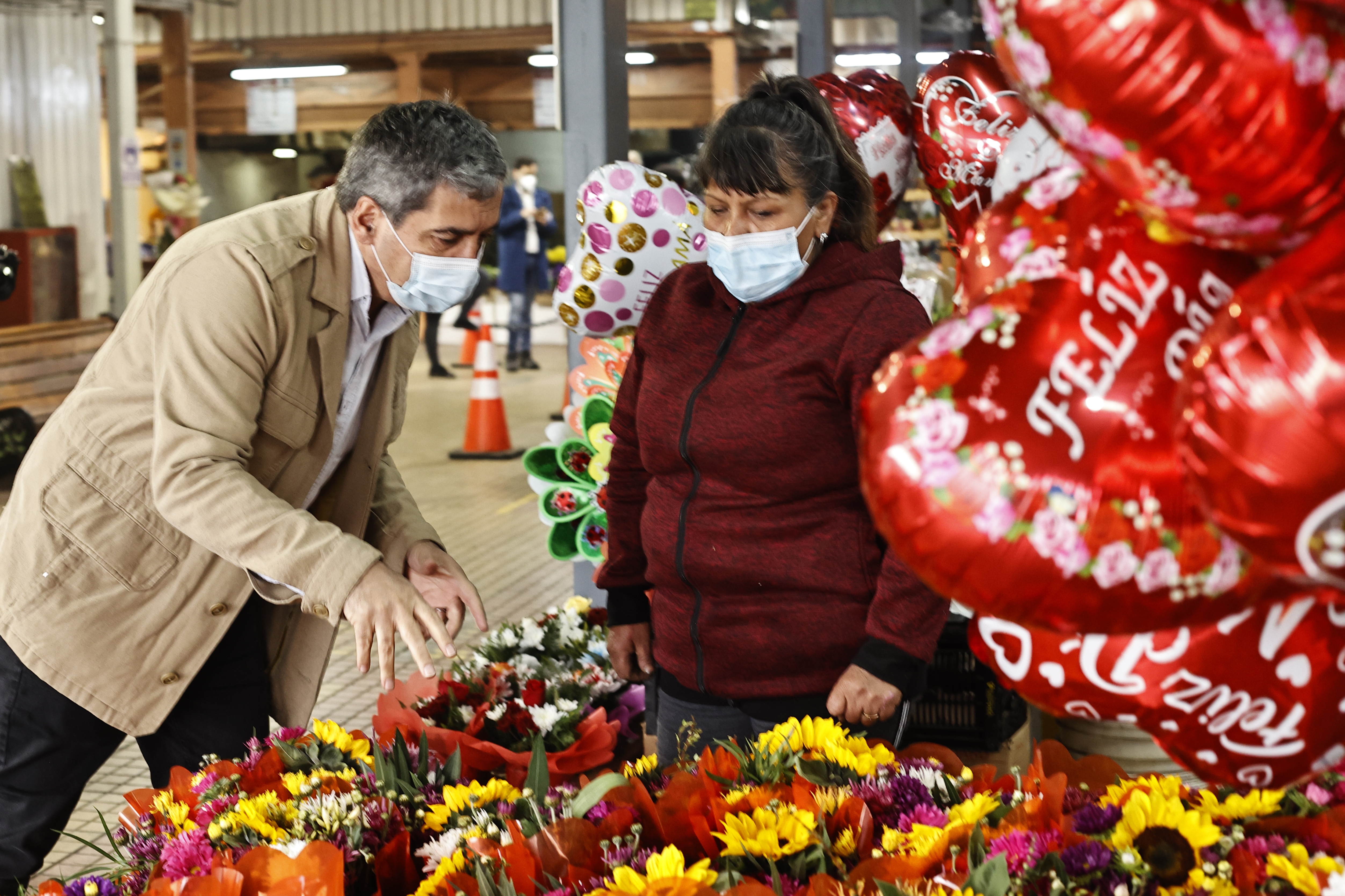 Local de flores y globos en la previa al Día de la Madre