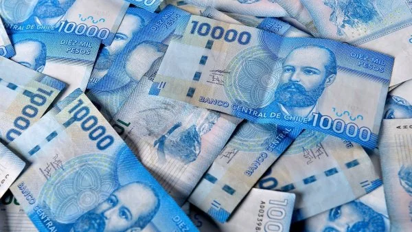 Billetes de 10 mil pesos.