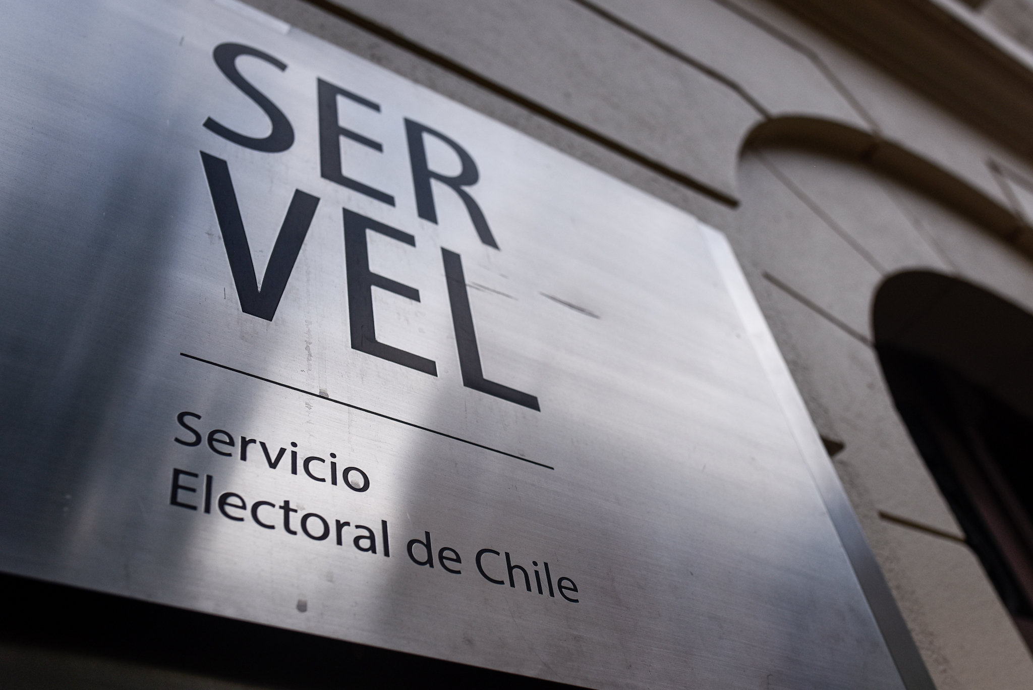 Logo del Servel en el frontis del servicio