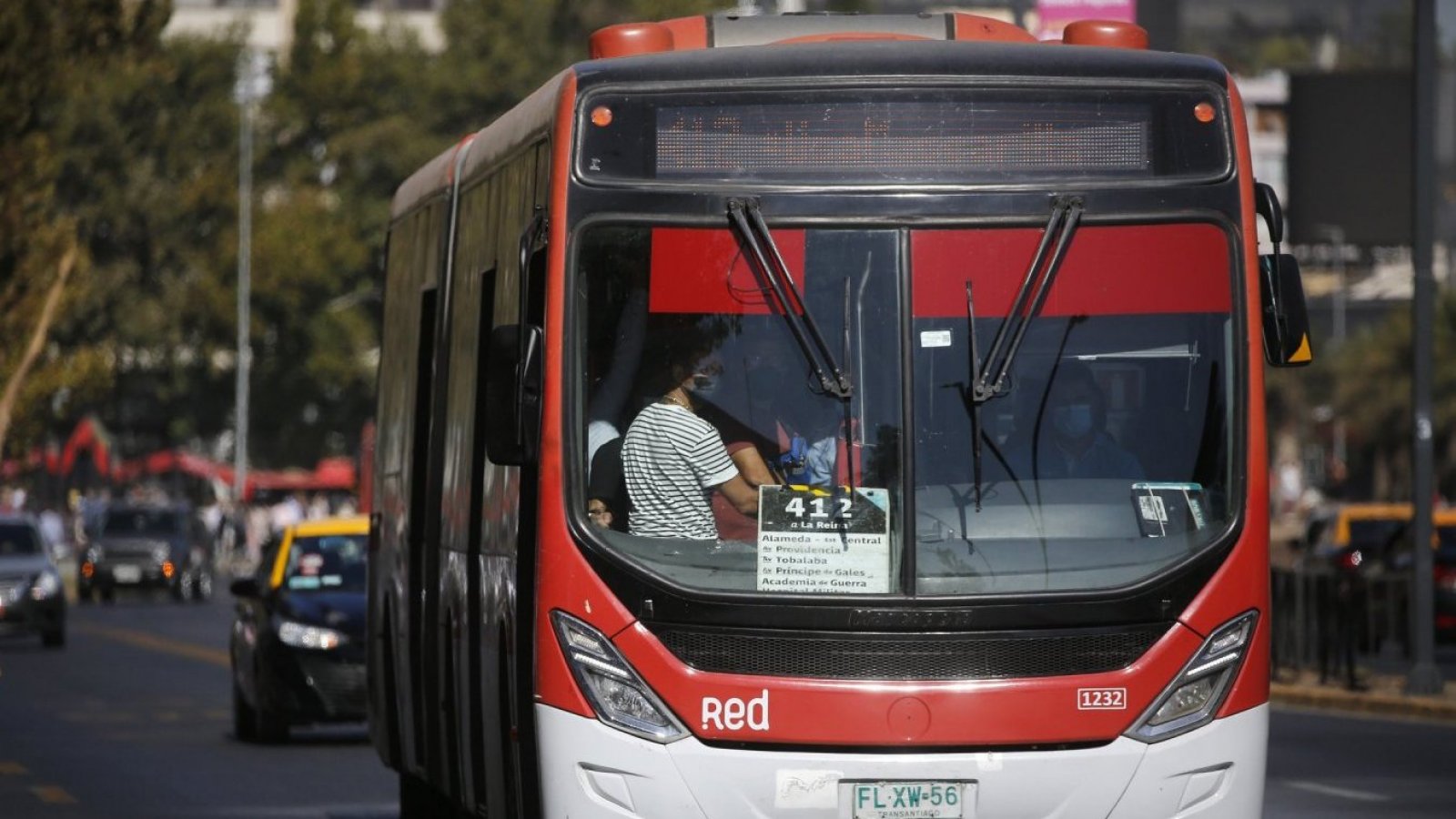 Micro del Transantiago por las calles de la ciudad