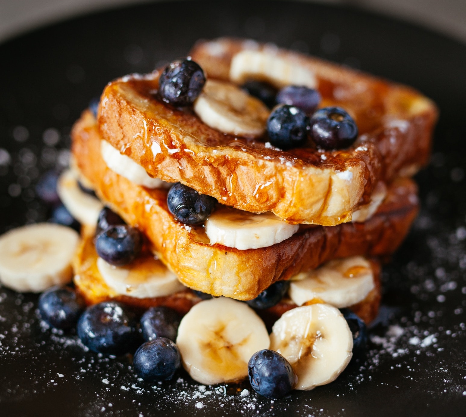 Tostada francesa con frutas