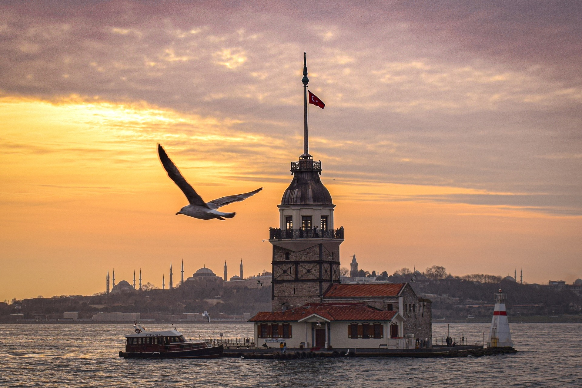 Imagen del Bósforo en Turquia al atardecer.