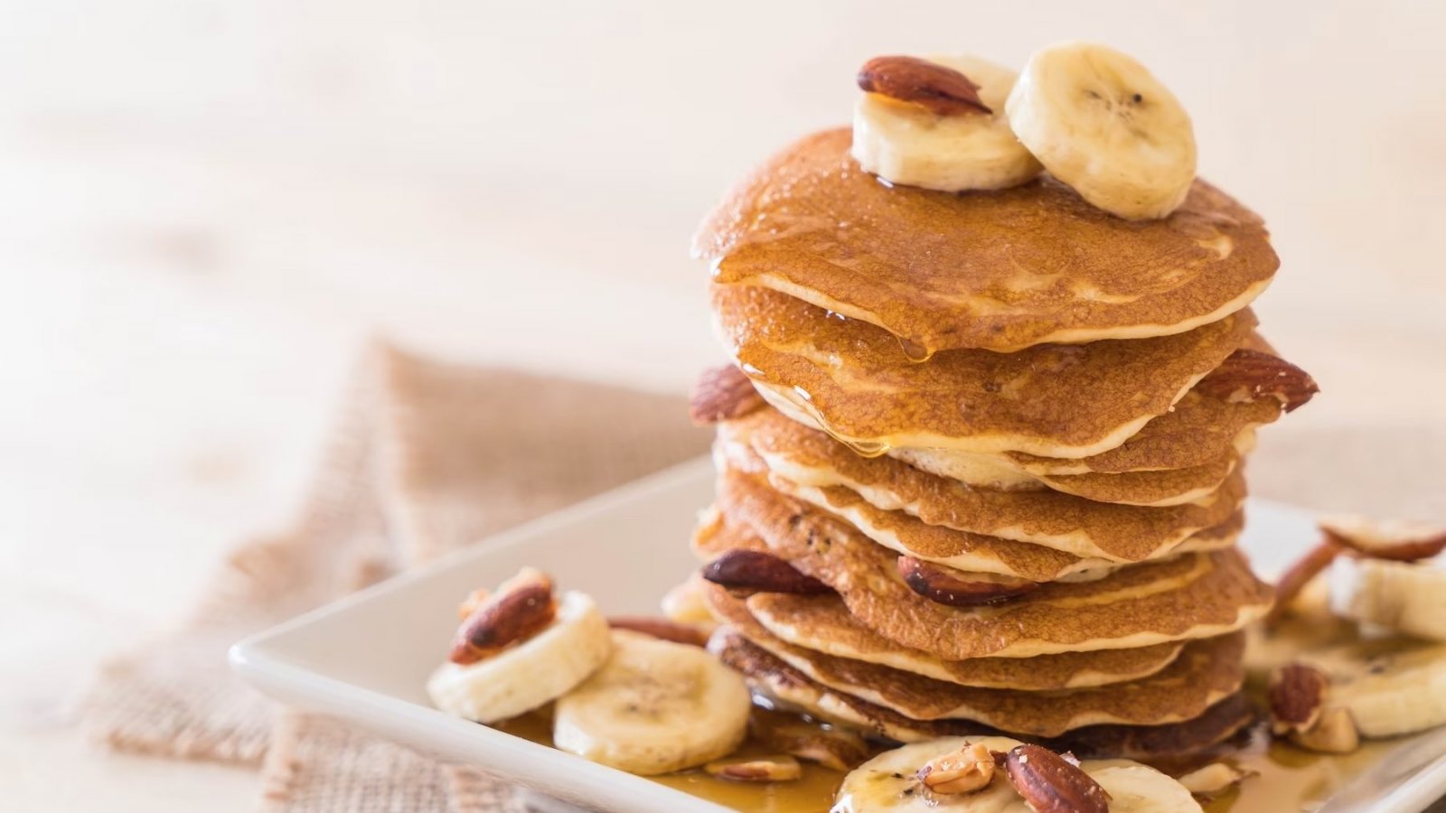 Panqueques de avena decorado con plátano