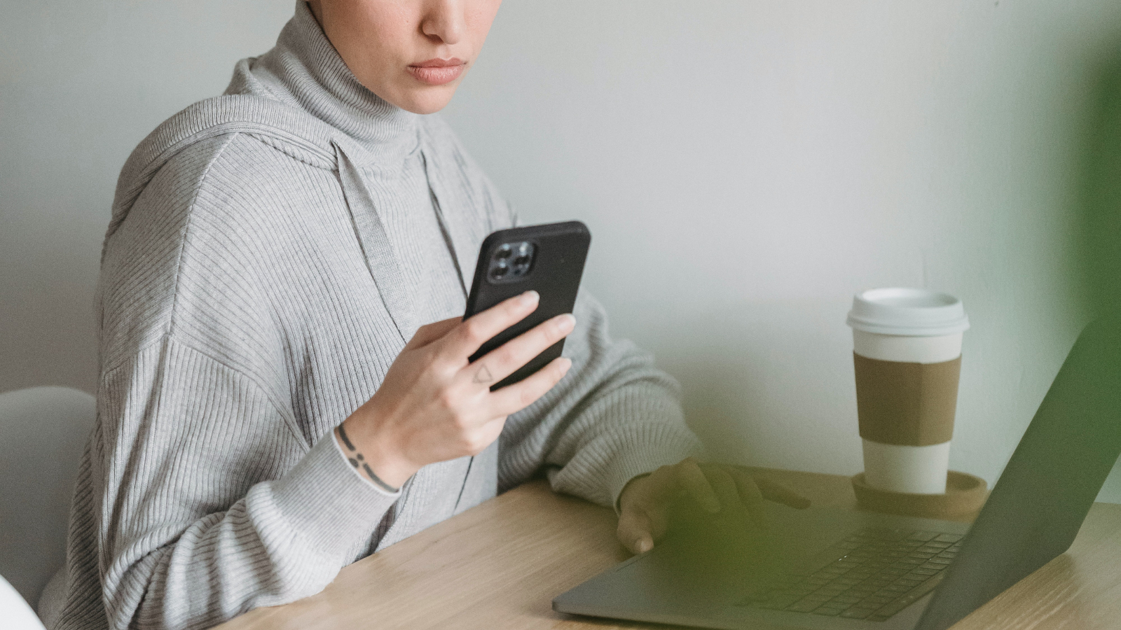 Mujer en redes sociales