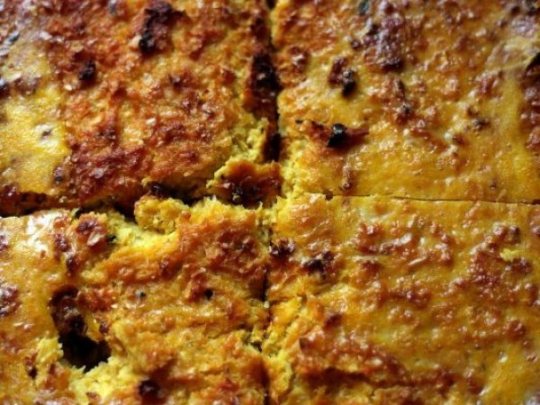 Pastel de choclo en fuente mirado desde arriba.