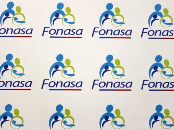 Logo de Fonasa repetido varias veces.
