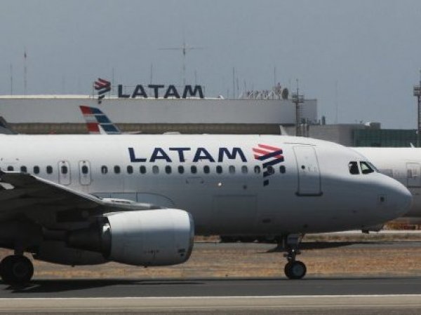 Avión de aerolínea LATAM Airlines