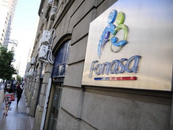 Afueras de sucursal de Fonasa