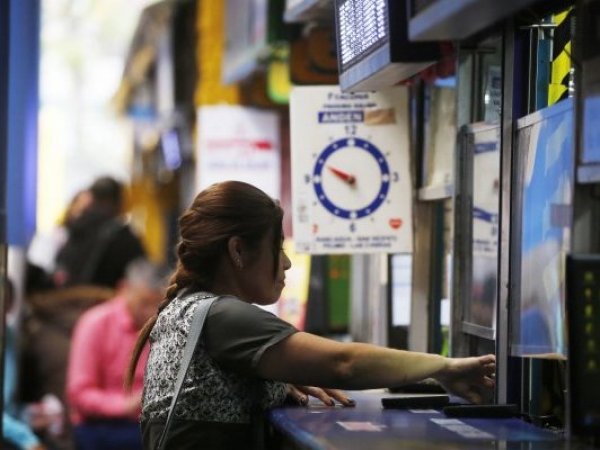 Persona viajando para feriado en Chile.