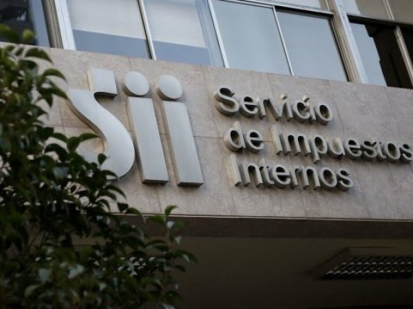 Frontis de oficina del Servicio de Impuestos Internos (SII). Clave Tributaria