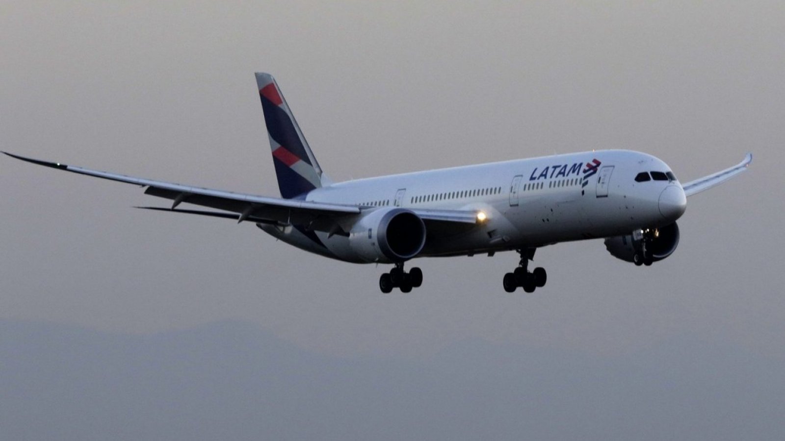 Avión de aerolínea LATAM Airlines