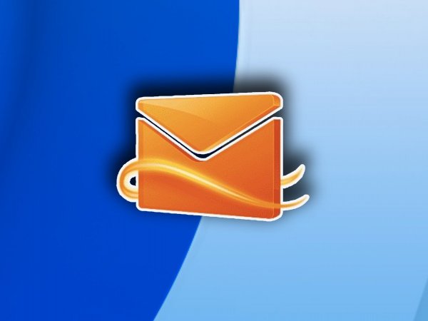 Computador con imagen de Hotmail de fondo