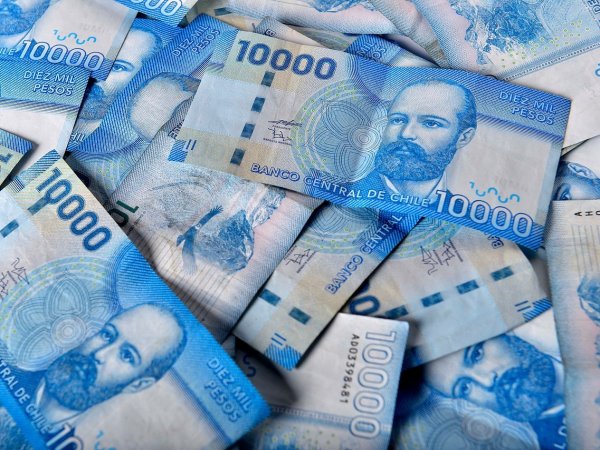 Billetes de 10 mil pesos.