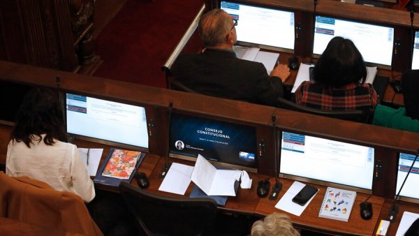 Integrantes del Consejo Constitucional sesionando.