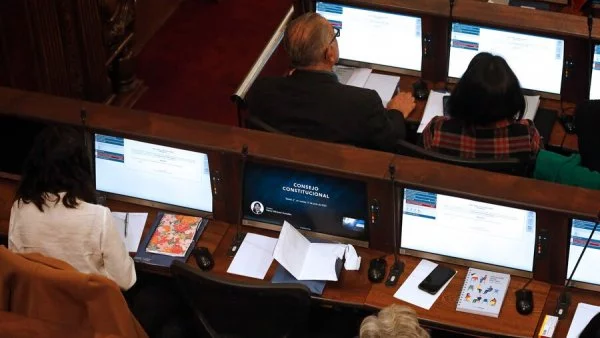 Integrantes del Consejo Constitucional sesionando.