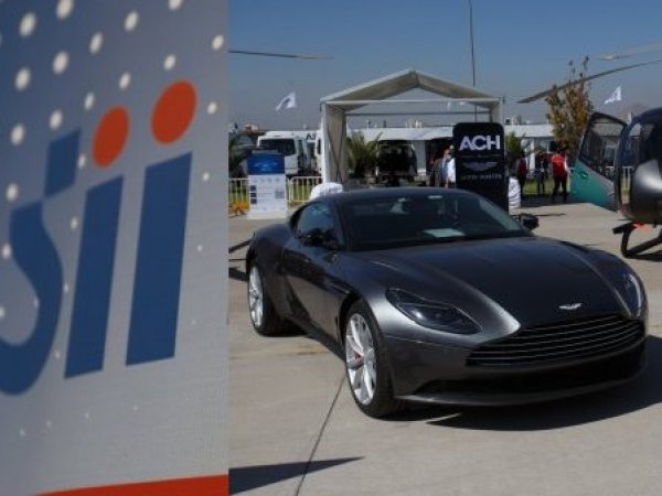 Logo SII y vehículos de lujo.