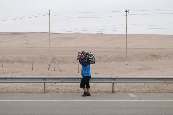 Persona migrando en el norte del país.