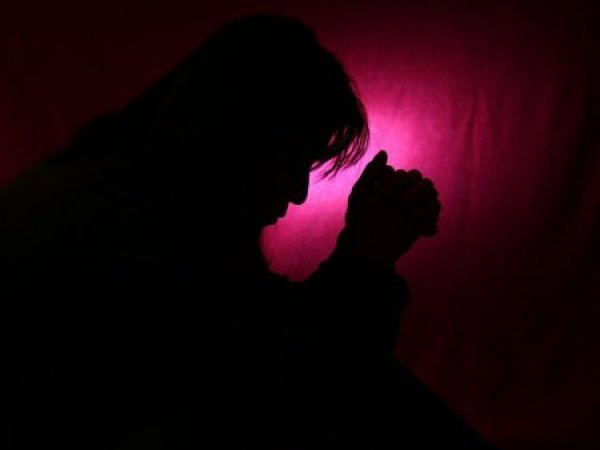 Representación sobre qué es love bombing.