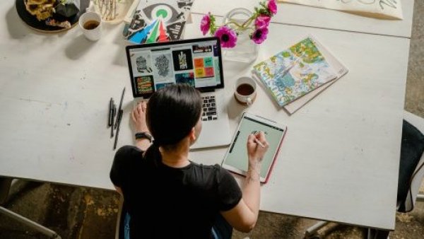 Becas para emprendimientos.