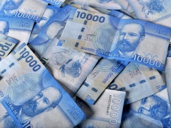 Billetes de diez mil pesos.