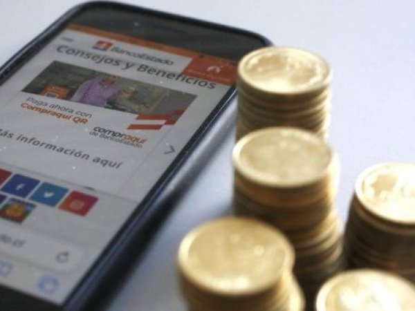 BancoEstado. Celular con app.
