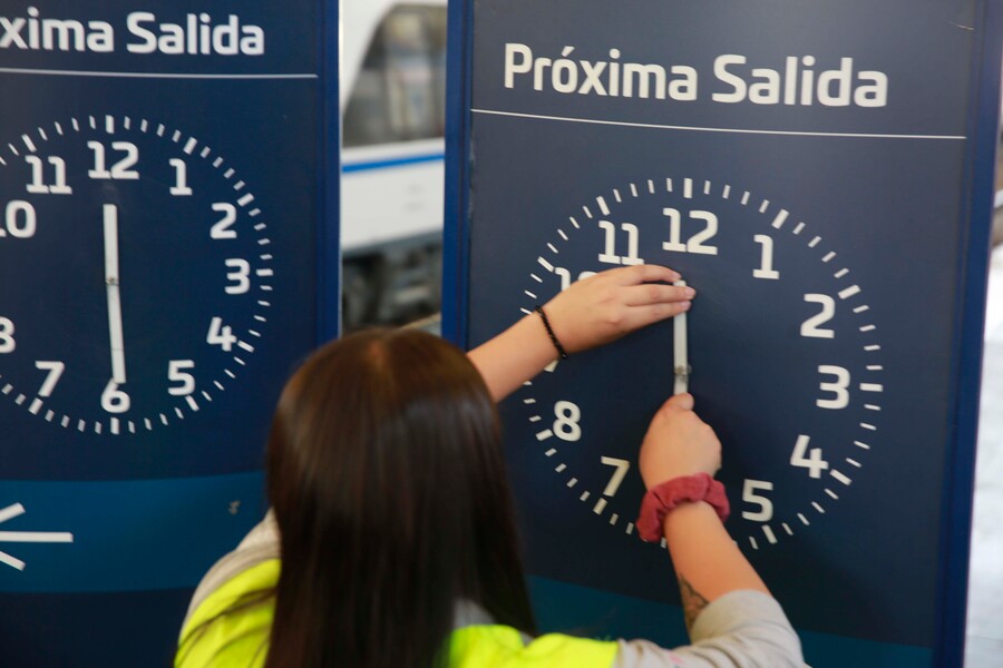 Carteles de "próxima salida" en un Aeropuerto