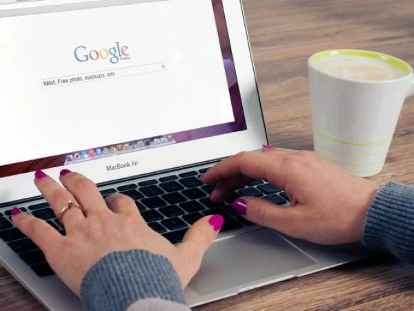 Ordenador Portatil. Google.