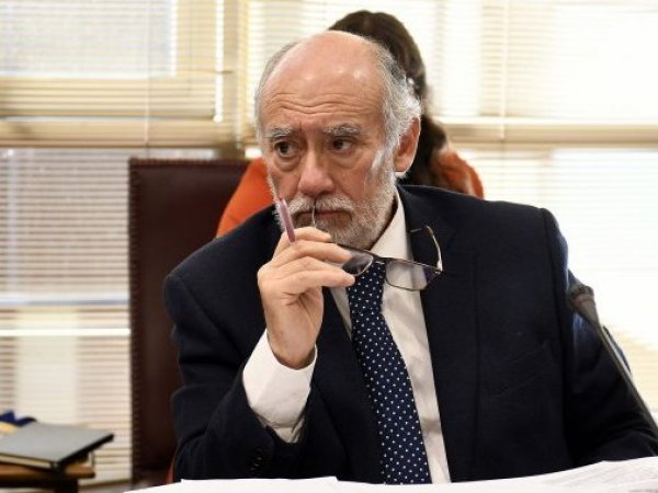 Senador Iván Flores