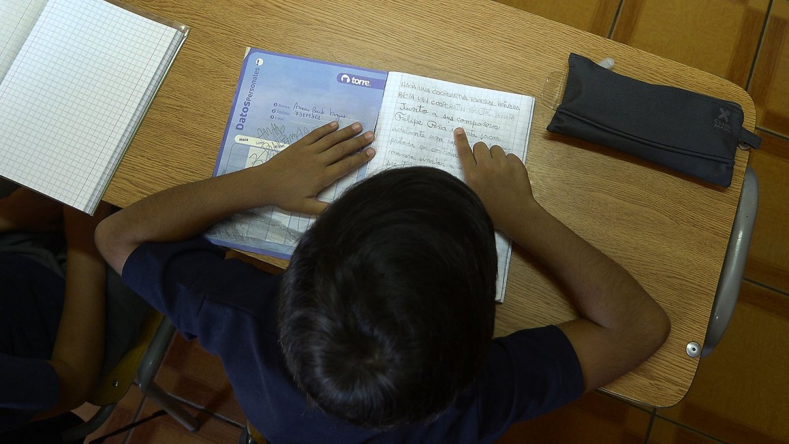 Niño en sala de clases