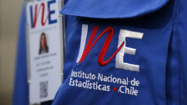 Encuestadora del INE