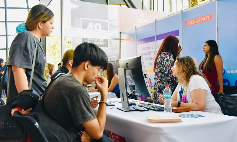 Estudiantes en renovación becas Junaeb