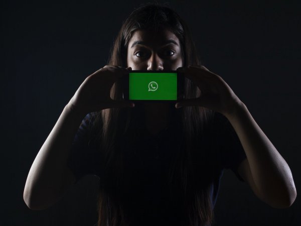 Chat. Whatsapp. Celular. Chat de audio.