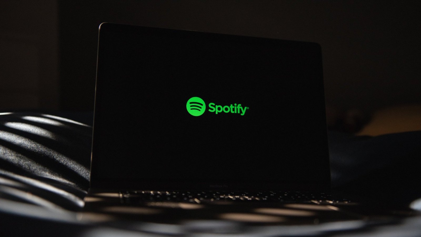 Computador con Spotify