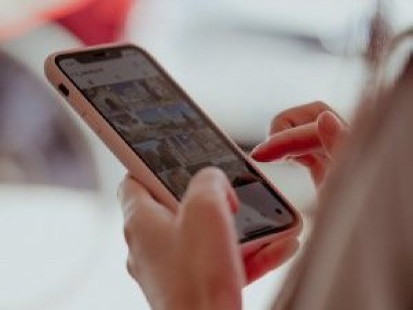 Feed. Redes Sociales. Instagram y Facebook.