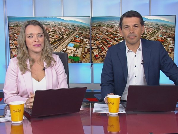 Carla Zunino y Gustavo Huerta presentando 24 AM