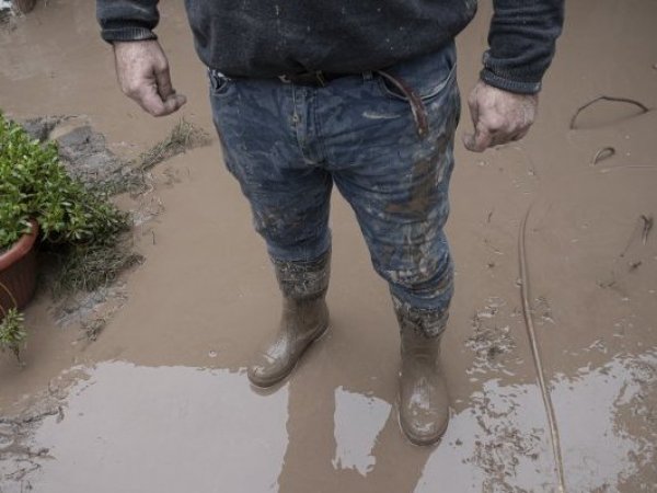 Ayuda para personas afectadas por inundaciones.