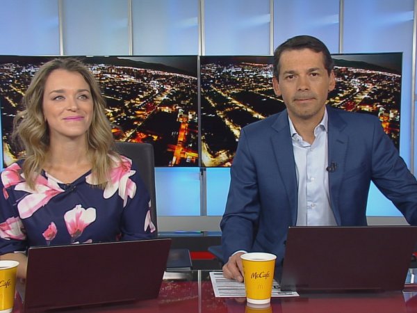 Carla Zunino y Gustavo Huerta presentando 24 AM