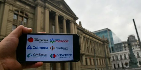 Abogados y sentencia contra isapres.