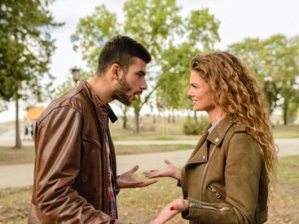 Frases de la vida. Pareja peleando.