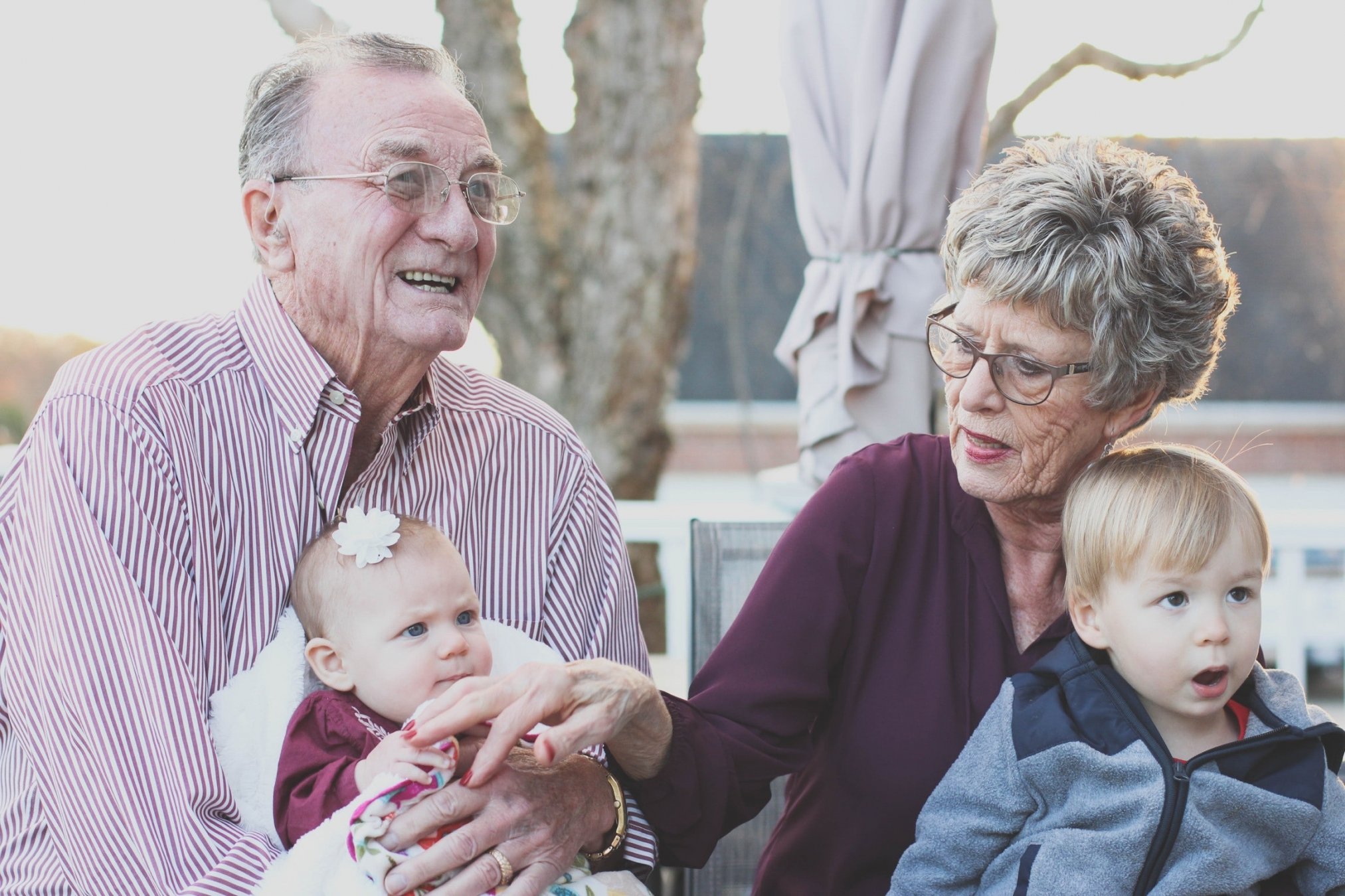 Registro Social de hogares. Adultos mayores y menores de edad.