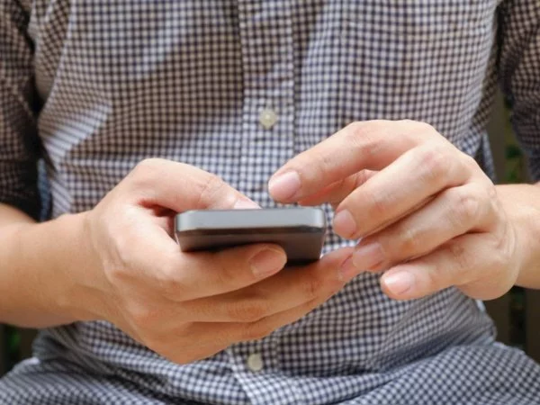 Cambio de hora, ajustar automáticamente teléfonos.