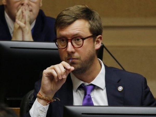 Diptuado Luis Sánchez se refiere a caso Democracia Viva.