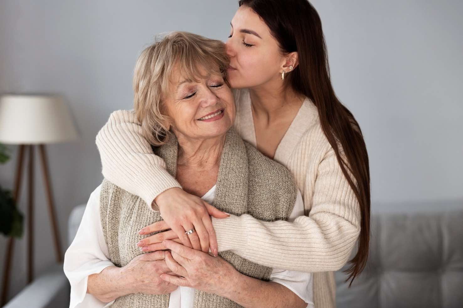 Abuela y nieta abarzadas