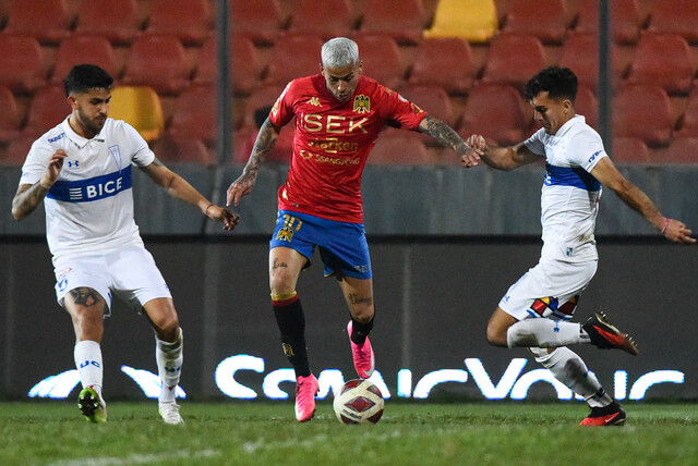 Rodrigo Piñeiro jugando contra la Universidad Católica