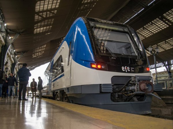 Trenes de EFE. Ofertas de empleo en EFE (Empresa de los Ferrocarriles del Estado).