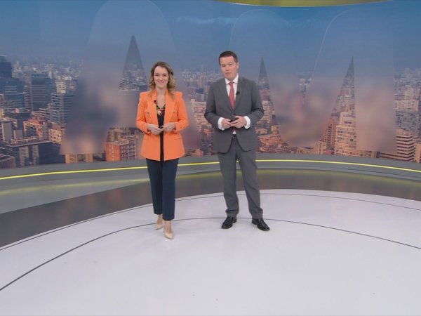 Carla Zunino y Davor Gjuranovic presentando 24 AM