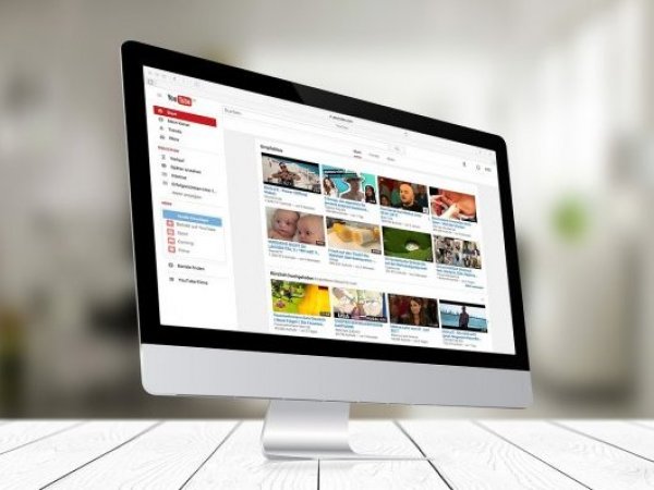 Youtube. Computador con videos.